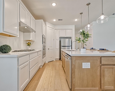 323 Highland Bayou Drive - Photo Thumbnail 11