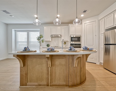 323 Highland Bayou Drive - Photo Thumbnail 13