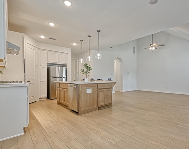 323 Highland Bayou Drive - Photo Thumbnail 10