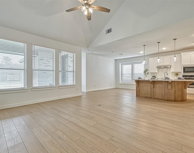 323 Highland Bayou Drive - Photo Thumbnail 6