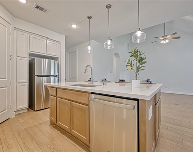 323 Highland Bayou Drive - Photo Thumbnail 17