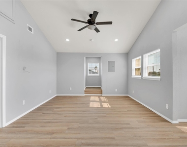 7003 Schlitz Lane - Photo Thumbnail 4