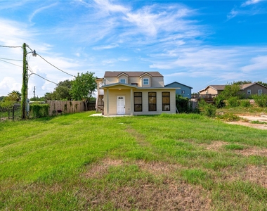7003 Schlitz Lane - Photo Thumbnail 11