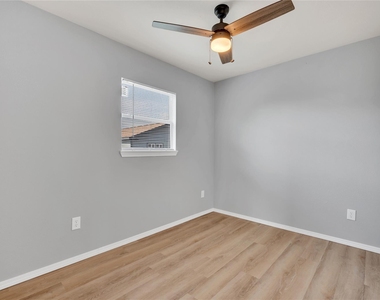 7003 Schlitz Lane - Photo Thumbnail 10