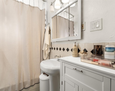 2510 Whitney Street - Photo Thumbnail 12