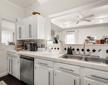 2510 Whitney Street - Photo Thumbnail 8