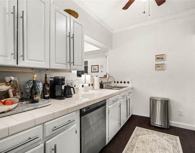 2510 Whitney Street - Photo Thumbnail 7