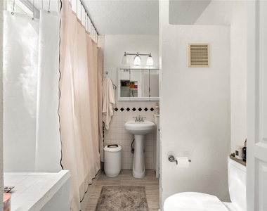 2510 Whitney Street - Photo Thumbnail 13