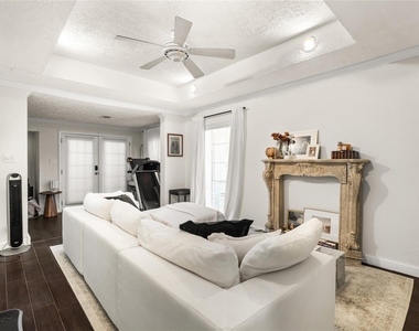 2510 Whitney Street - Photo Thumbnail 4