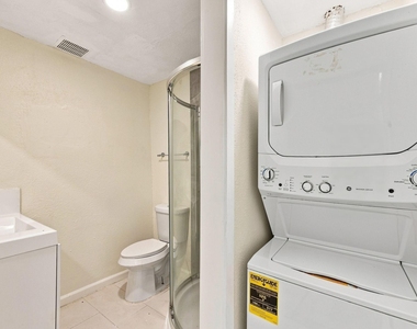 1012 W Hart Avenue - Photo Thumbnail 15