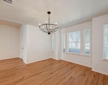 8418 Woodland Knoll Lane - Photo Thumbnail 7