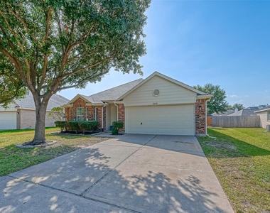 8418 Woodland Knoll Lane - Photo Thumbnail 2