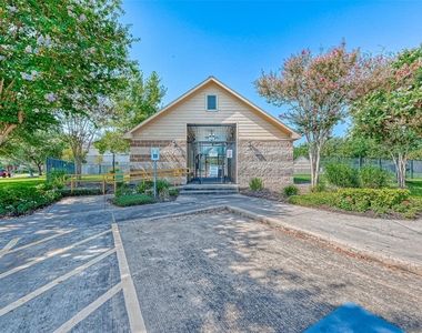 8418 Woodland Knoll Lane - Photo Thumbnail 43