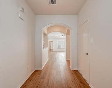 8418 Woodland Knoll Lane - Photo Thumbnail 4