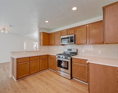 8418 Woodland Knoll Lane - Photo Thumbnail 17