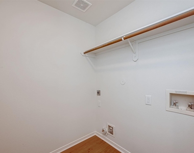 8418 Woodland Knoll Lane - Photo Thumbnail 20