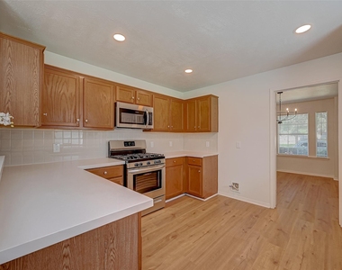 8418 Woodland Knoll Lane - Photo Thumbnail 15