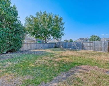 8418 Woodland Knoll Lane - Photo Thumbnail 33