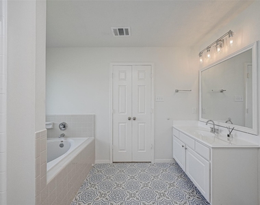 8418 Woodland Knoll Lane - Photo Thumbnail 30
