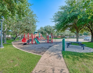 8418 Woodland Knoll Lane - Photo Thumbnail 39