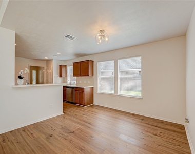 8418 Woodland Knoll Lane - Photo Thumbnail 11