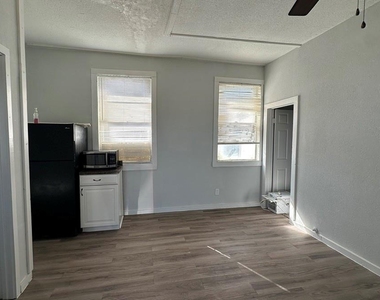 904 Herbert A - Photo Thumbnail 2