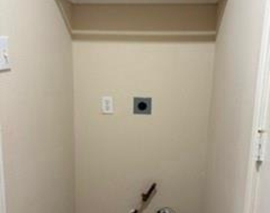12823 Glorywhite Court - Photo Thumbnail 14