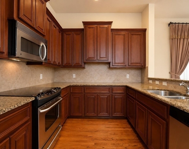 5324 Nett Street - Photo Thumbnail 3
