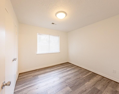 15102 Sheffield Terrace - Photo Thumbnail 15