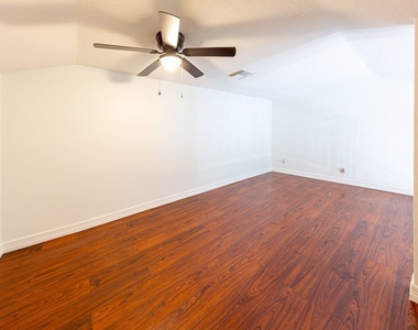 15102 Sheffield Terrace - Photo Thumbnail 11