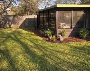 1202 Twining Oaks Lane - Photo Thumbnail 7