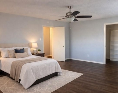 1202 Twining Oaks Lane - Photo Thumbnail 5