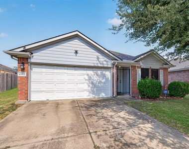 10902 Primrose Acres Lane - Photo Thumbnail 1