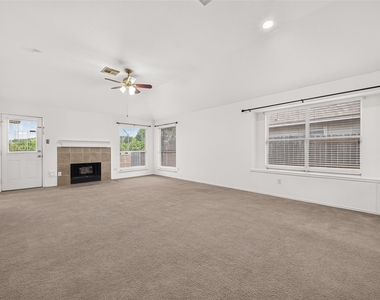10902 Primrose Acres Lane - Photo Thumbnail 9