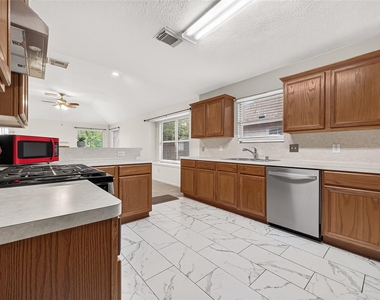 10902 Primrose Acres Lane - Photo Thumbnail 16