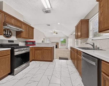 10902 Primrose Acres Lane - Photo Thumbnail 15