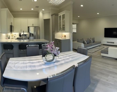 8863 Madrid Circle - Photo Thumbnail 10