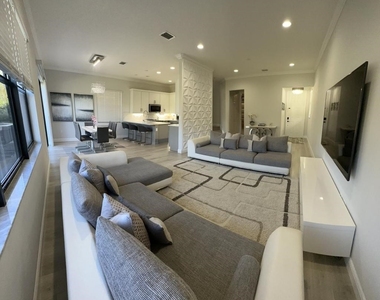 8863 Madrid Circle - Photo Thumbnail 2