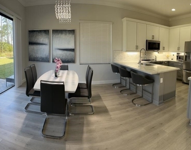 8863 Madrid Circle - Photo Thumbnail 6