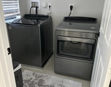 8863 Madrid Circle - Photo Thumbnail 14