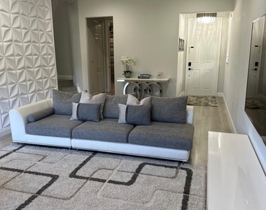 8863 Madrid Circle - Photo Thumbnail 4