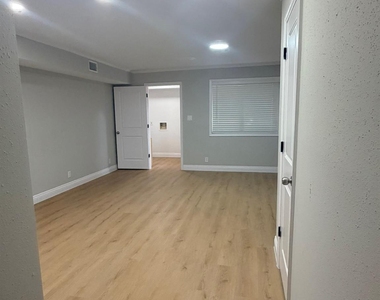 11002 Hammerly Boulevard - Photo Thumbnail 7