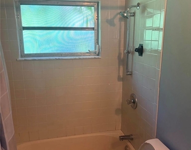 19224 Murcott Drive E - Photo Thumbnail 5