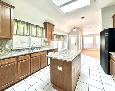 1610 Parkview Lane - Photo Thumbnail 15