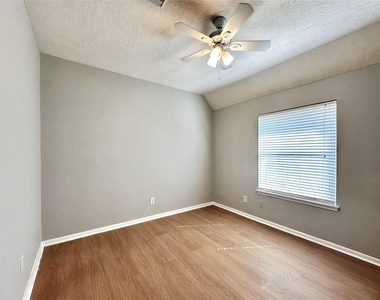 1610 Parkview Lane - Photo Thumbnail 22