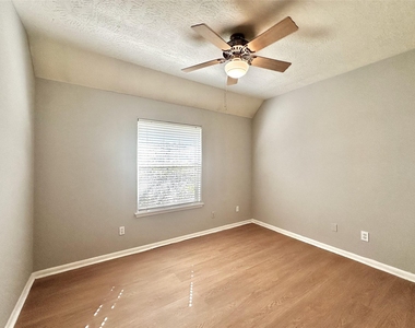 1610 Parkview Lane - Photo Thumbnail 23