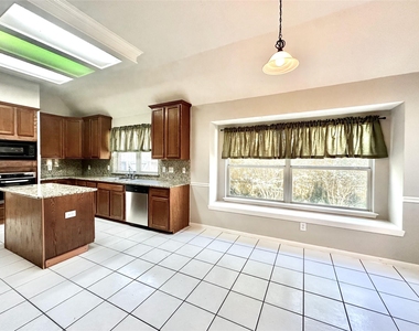 1610 Parkview Lane - Photo Thumbnail 14