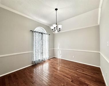 1610 Parkview Lane - Photo Thumbnail 3