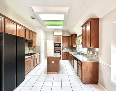 1610 Parkview Lane - Photo Thumbnail 13
