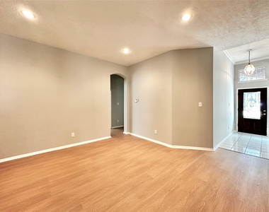 1610 Parkview Lane - Photo Thumbnail 6